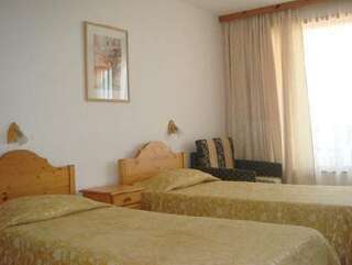 Отель Margarita Hotel Варна Двухместный номер с 1 кроватью или 2 отдельными кроватями-2